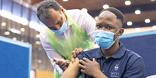 Professor Shabir Madhi, Dean of the Faculty of Health Sciences vaccinates Wits SRC President, Mpendulo Mfeka on campus